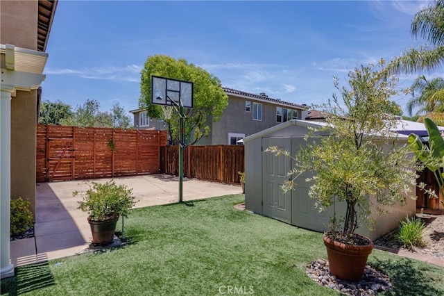 42355 Mountain View Ct, Murrieta, CA 92562 - fenced backyard with a storage shed and a patio