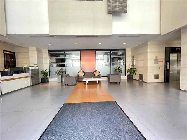1234 Wilshire Blvd Unit 127, Los Angeles, CA 90017 - building lobby with a high ceiling
