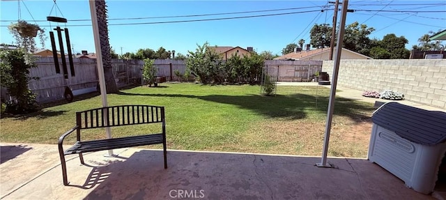 2616 N King St, Bakersfield, CA 93305 - fenced backyard with a patio