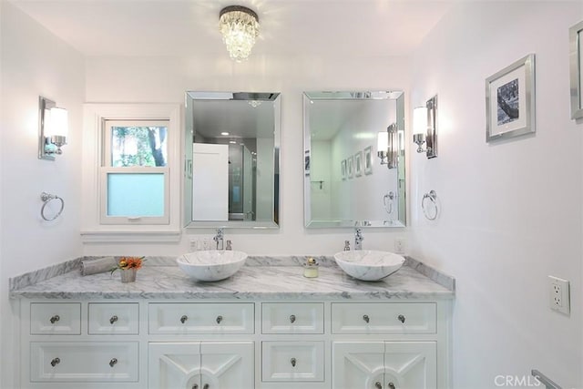 2450 Hermosita Dr, Glendale, CA 91208 - full bath with double vanity