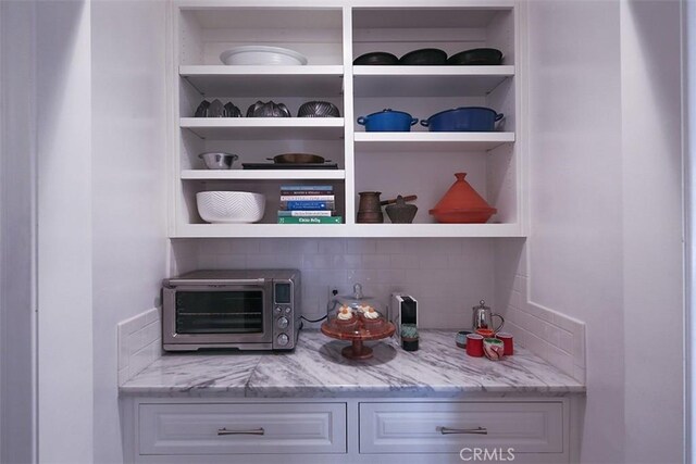2450 Hermosita Dr, Glendale, CA 91208 - detailed view of decorative backsplash