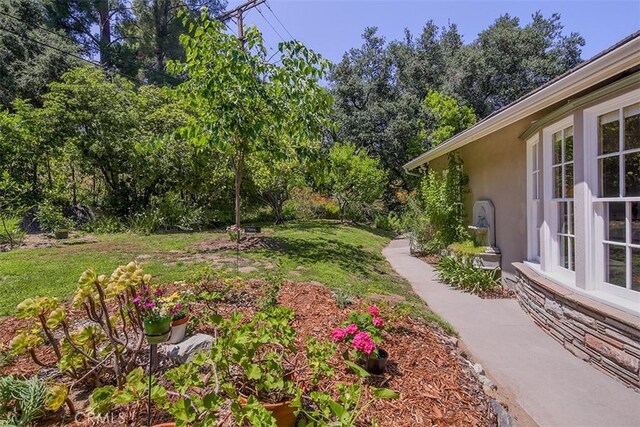 2450 Hermosita Dr, Glendale, CA 91208 - view of green lawn