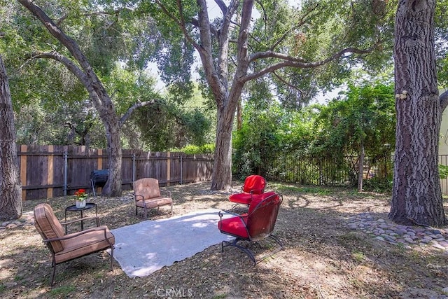 2450 Hermosita Dr, Glendale, CA 91208 - fenced backyard with a patio