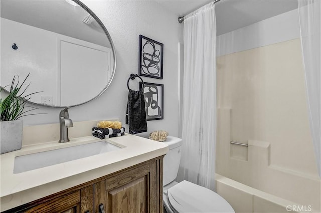 25611 Quail Run Unit 77, Dana Point, CA 92629 - bathroom featuring shower / bath combo with shower curtain and vanity