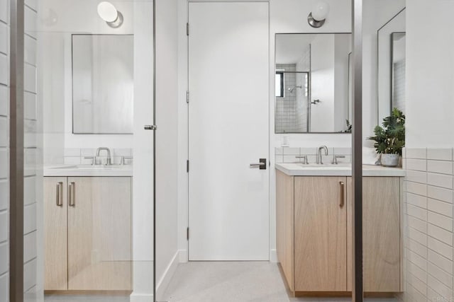 2052 Montgomery Ave, Cardiff By The Sea, CA 92007 - bathroom featuring vanity