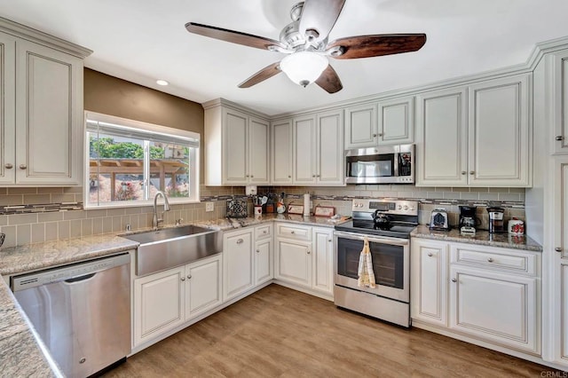 13779 Whispering Meadows Ln, Jamul, CA 91935 - kitchen featuring stainless steel appliances, decorative backsplash, light wood-style flooring, a ceiling fan, and recessed lighting