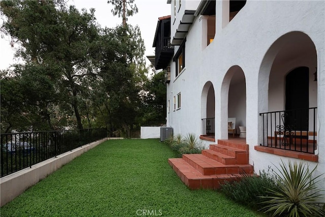 2982 Edgewick Rd, Glendale, CA 91206 - view of yard featuring a porch