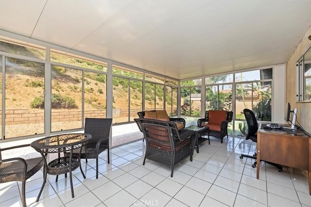 6807 Wilding Pl, Riverside, CA 92506 - sunroom featuring outdoor lounge area
