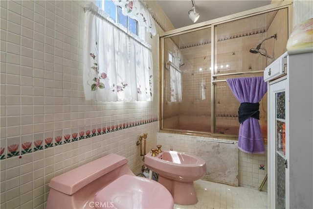 1067 N Wilton Pl, Los Angeles, CA 90038 - bathroom featuring tile walls, a bidet, and tiled shower / bath