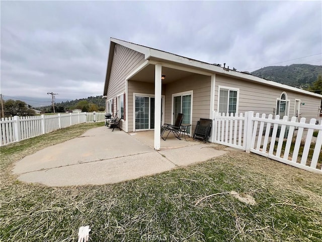21509 Stage Dr, Tehachapi, CA 93561 - rear view of house with a patio and a fenced backyard