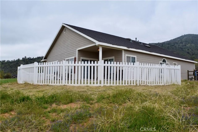 21509 Stage Dr, Tehachapi, CA 93561 - view of side of home with a mountain view