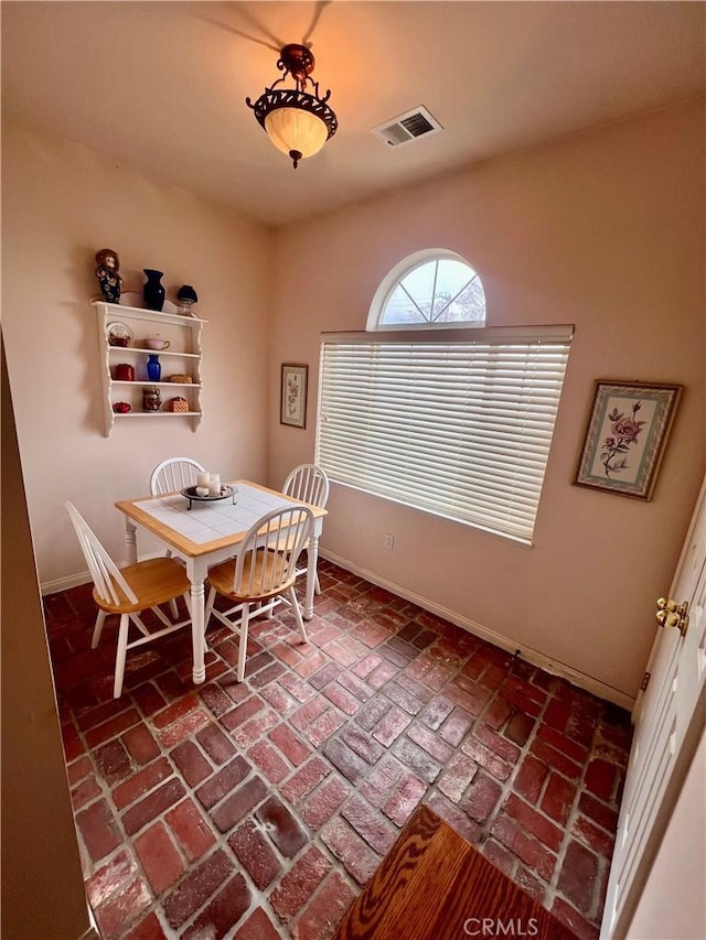 21509 Stage Dr, Tehachapi, CA 93561 - dining area featuring brick flooring and baseboards