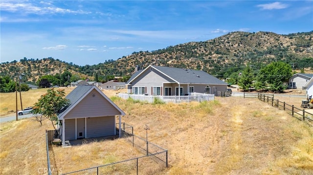 21509 Stage Dr, Tehachapi, CA 93561 - rear view of property with a mountain view