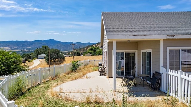 21509 Stage Dr, Tehachapi, CA 93561 - fenced backyard with a mountain view and a patio area