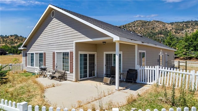21509 Stage Dr, Tehachapi, CA 93561 - rear view of house featuring a patio area and a mountain view