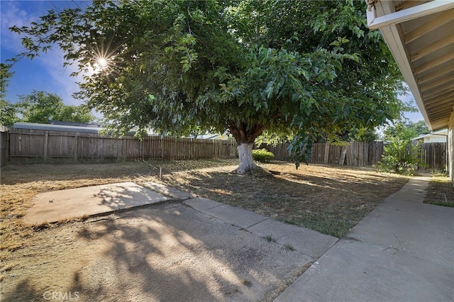 342 Rio Vista Ct, Corning, CA 96021 - fenced backyard with a patio