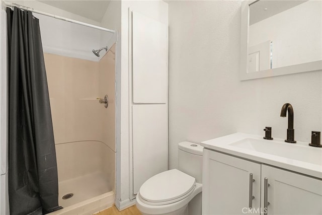 342 Rio Vista Ct, Corning, CA 96021 - full bathroom featuring a shower with shower curtain and vanity