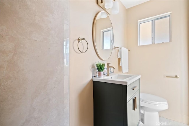 3273 Tilden Ave, Los Angeles, CA 90034 - full bathroom with toilet and vanity