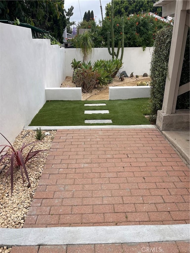 3273 Tilden Ave, Los Angeles, CA 90034 - view of patio / terrace