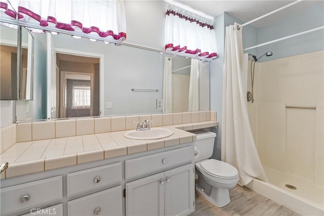 19192 Garcelon Ct, Apple Valley, CA 92308 - full bathroom featuring curtained shower, vanity, and wood finished floors