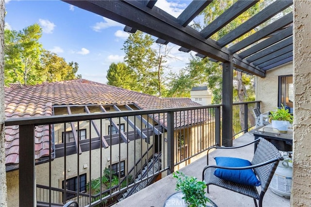 25521 Indian Hill Ln Unit L, Laguna Hills, CA 92653 - balcony featuring a pergola