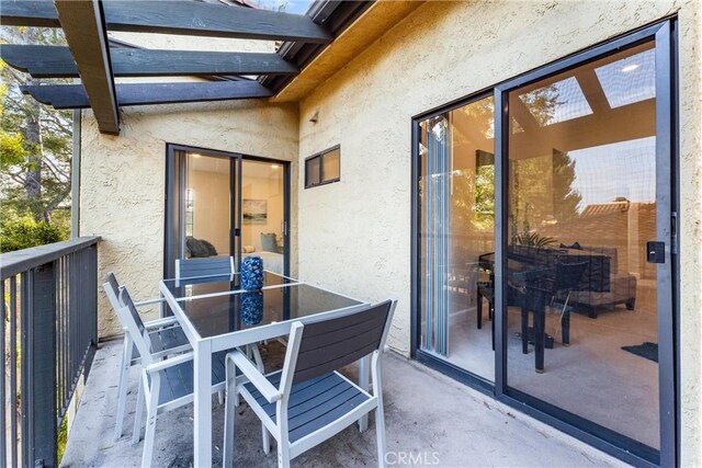 25521 Indian Hill Ln Unit L, Laguna Hills, CA 92653 - balcony with outdoor dining space