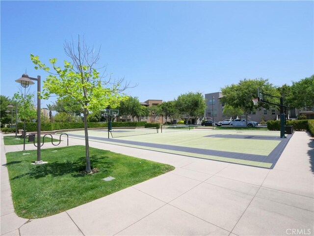 5429 Strand Unit 101, Hawthorne, CA 90250 - view of property's community featuring a yard and community basketball court