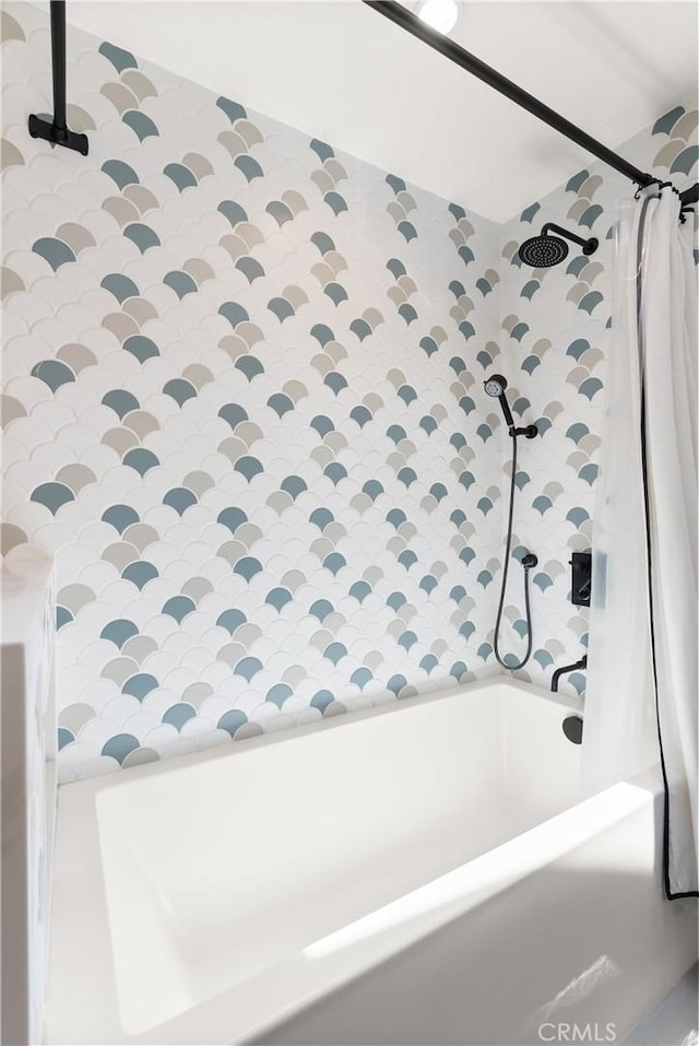 20 Whistling Isle, Irvine, CA 92614 - full bath with shower / tub combo with curtain