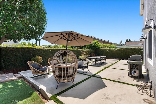 20 Whistling Isle, Irvine, CA 92614 - fenced backyard with area for grilling and a patio