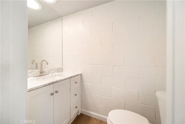 240 W Queen St Unit 10, Inglewood, CA 90301 - bathroom with vanity, wood finished floors, and concrete block wall