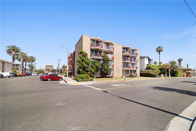 240 W Queen St Unit 10, Inglewood, CA 90301 - view of property with uncovered parking