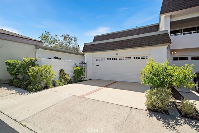 33 Seton Rd, Irvine, CA 92612 - garage featuring driveway
