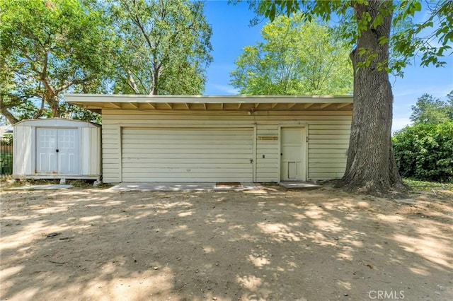 9700 Nita Ave, Chatsworth, CA 91311 - view of garage