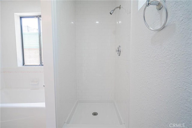 44623 Gingham Ave, Lancaster, CA 93535 - full bath featuring a garden tub, tiled shower, and a textured wall