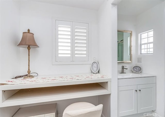 715 S Norton Ave, Los Angeles, CA 90005 - full bath with vanity