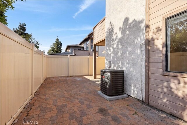 1339 Massachusetts Ave Unit 101, Riverside, CA 92507 - fenced backyard with a patio area