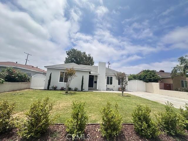 603 N Hawthorn St, Anaheim, CA 92805 - view of front of house featuring a gate and stucco siding
