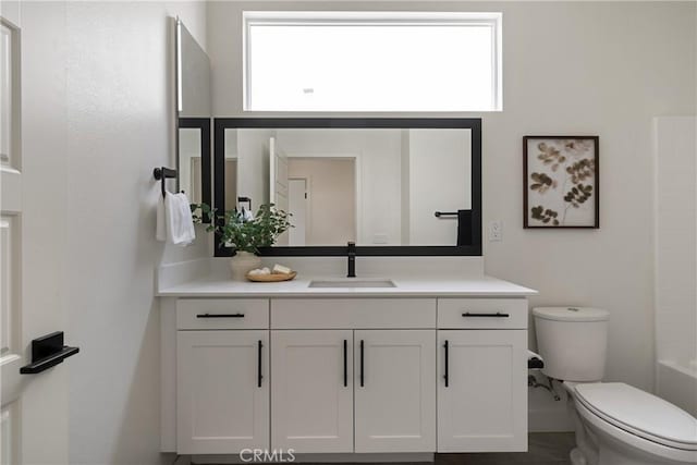 687 W 17th St, Costa Mesa, CA 92627 - bathroom with vanity and washtub / shower combination