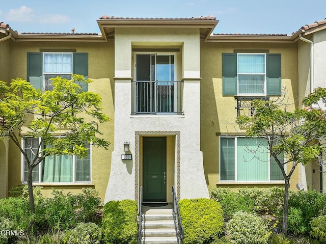 353 American River Ct, Oxnard, CA 93036 - view of front facade featuring stucco siding and a tiled roof