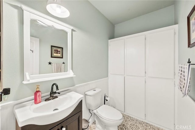 43611 Modena Dr, Temecula, CA 92592 - bathroom with vanity and a wainscoted wall