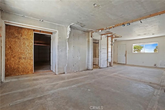 4369 Amador Rd, Phelan, CA 92371 - empty room featuring concrete flooring
