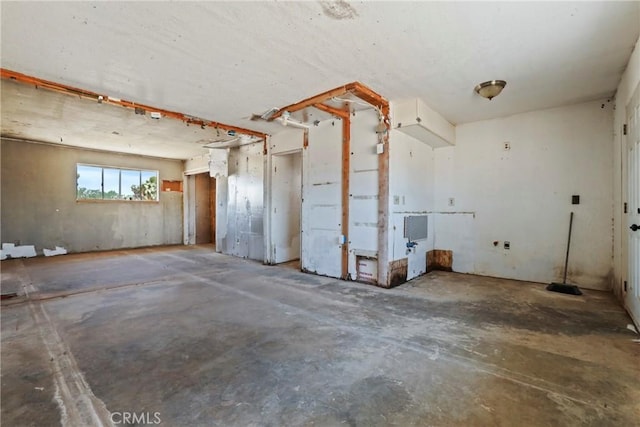 4369 Amador Rd, Phelan, CA 92371 - view of garage