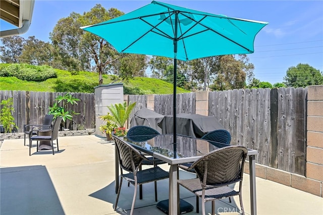 19851 Ridgewood Pl, Yorba Linda, CA 92886 - fenced backyard featuring a patio area and outdoor dining area