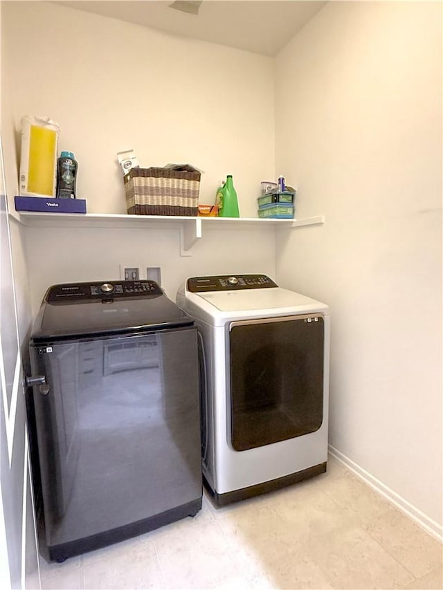 867 E Prommenade Unit B, Azusa, CA 91702 - laundry room with independent washer and dryer and baseboards