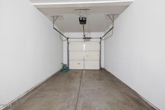1430 Windshore Way, Oxnard, CA 93035 - garage with a garage door opener