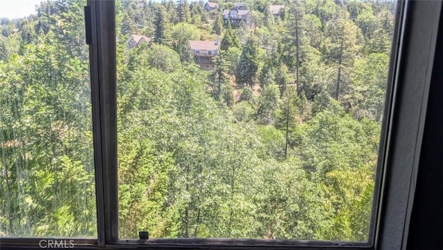 929 Trinity Dr, Lake Arrowhead, CA 92352 - detailed view of a forest