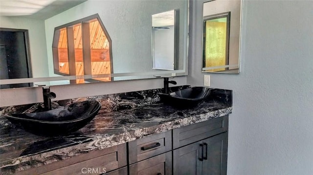 929 Trinity Dr, Lake Arrowhead, CA 92352 - full bath featuring double vanity and a textured wall