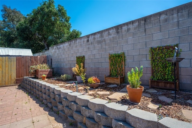 158 Colt Ln, Nipomo, CA 93444 - fenced backyard featuring a patio