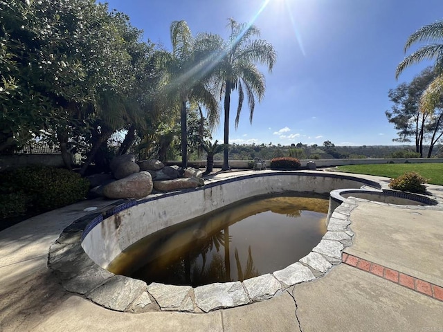 14109 Arbolitos Dr, Poway, CA 92064 - view of swimming pool with a pool with connected hot tub
