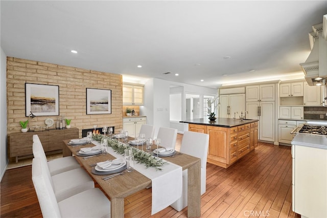 2030 Goldeneye Pl, Costa Mesa, CA 92626 - dining area featuring light wood-style floors and recessed lighting